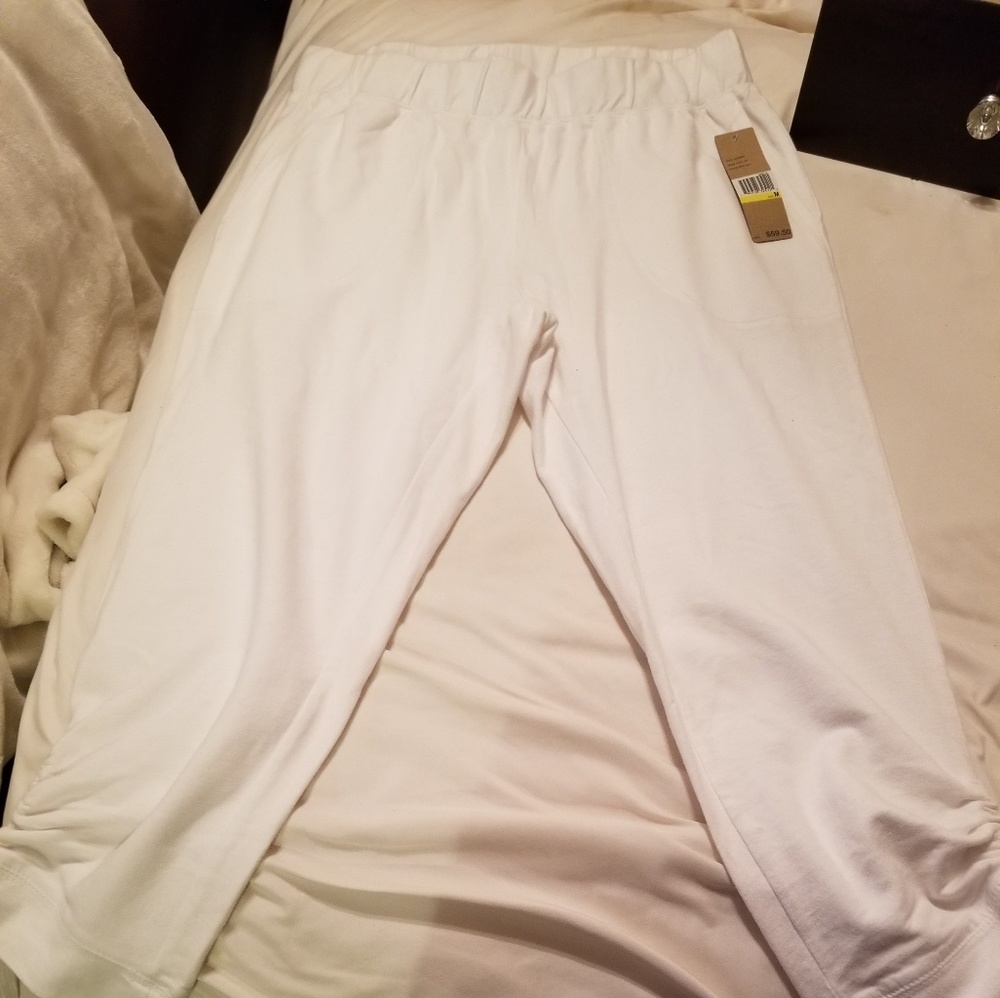 Macy's white capri pants